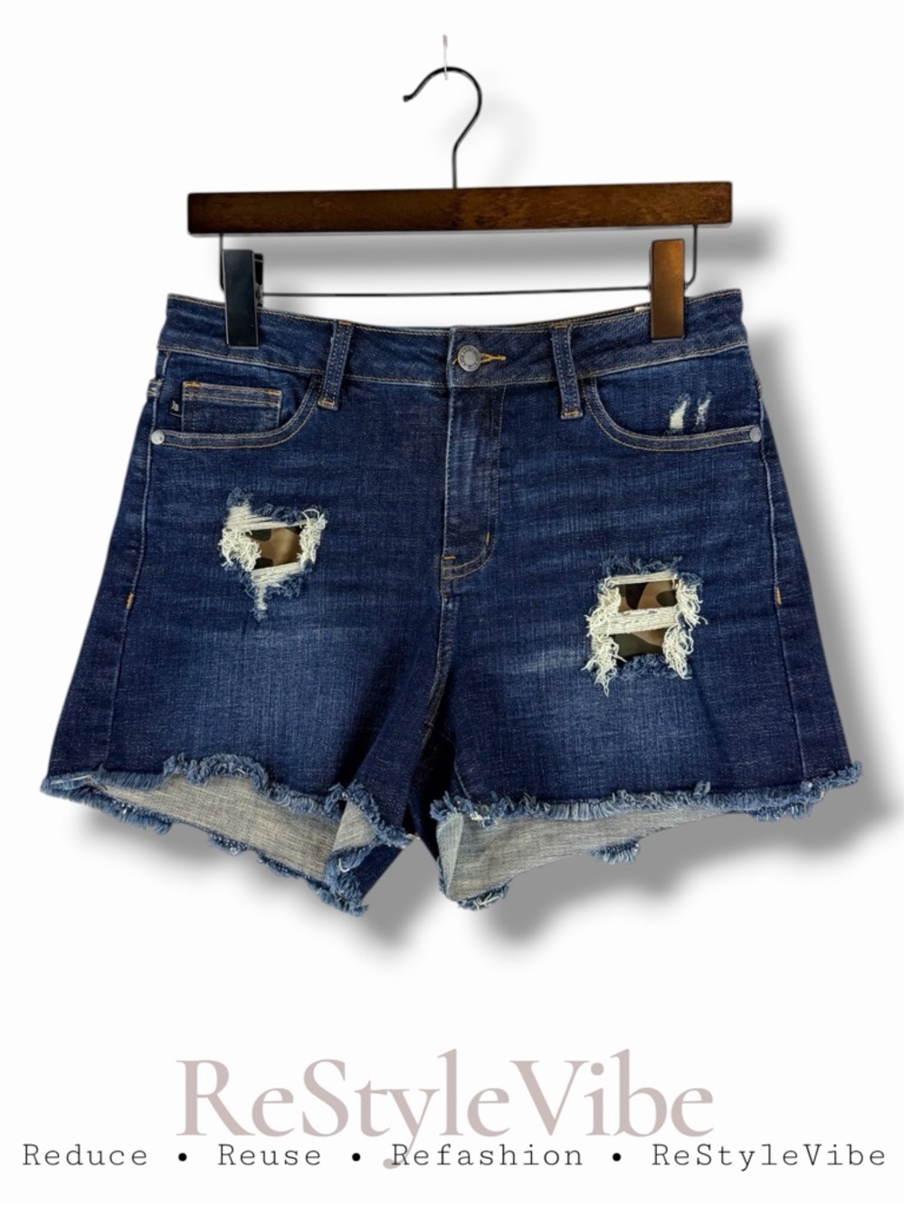 JUDY BLUE Women’s Size M Shorts Denim Jean High Rise Camo Accents Distressed